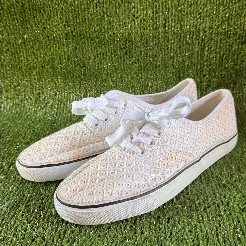 Joe Boxer White Lace Sneakers